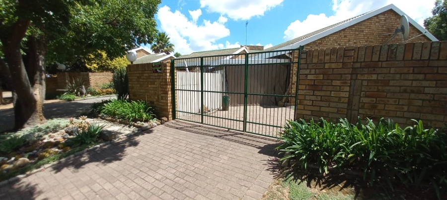 To Let 3 Bedroom Property for Rent in La Provance Free State